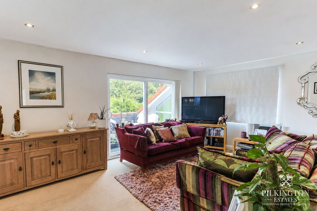 Property photo 2 of 18 5074563
