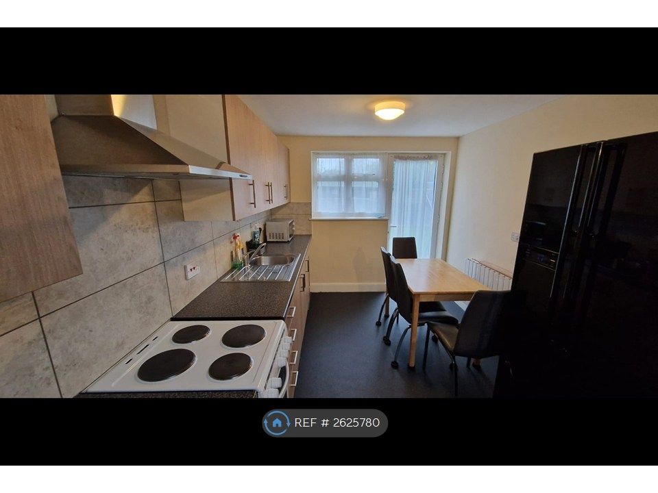 Property photo 2 of 8 Kitchen