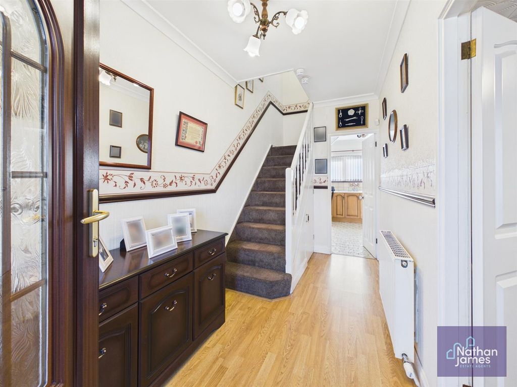 Property photo 2 of 19 Hallway