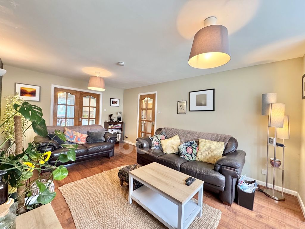 Property photo 3 of 34 Millbarr Grove, Barrmill Lounge Image