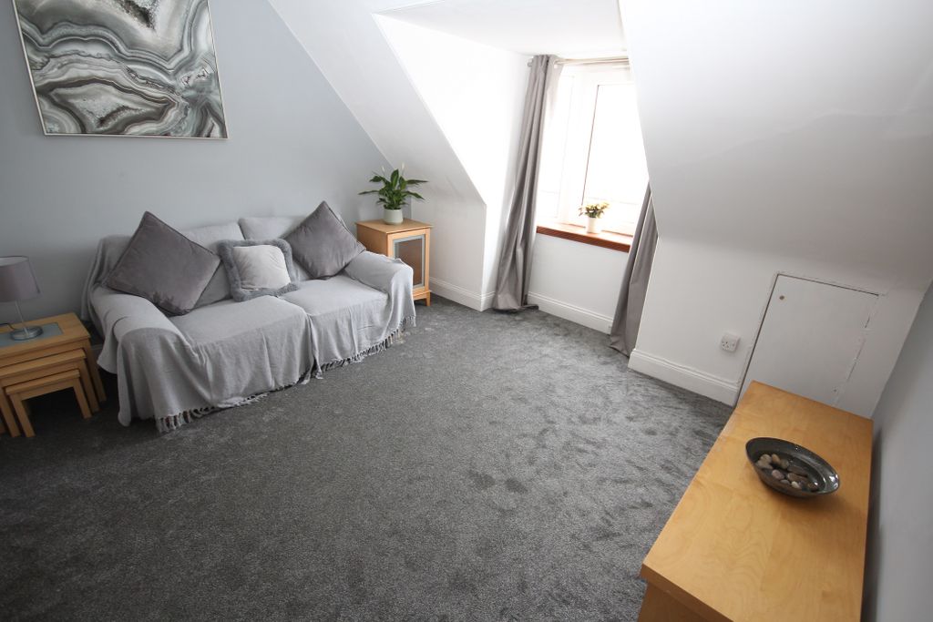 Property photo 2 of 9 Lounge 