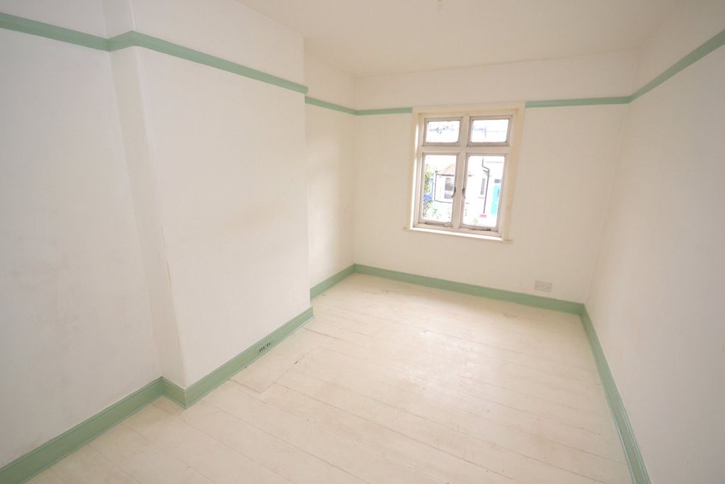 Property photo 3 of 11 Bedroom 1