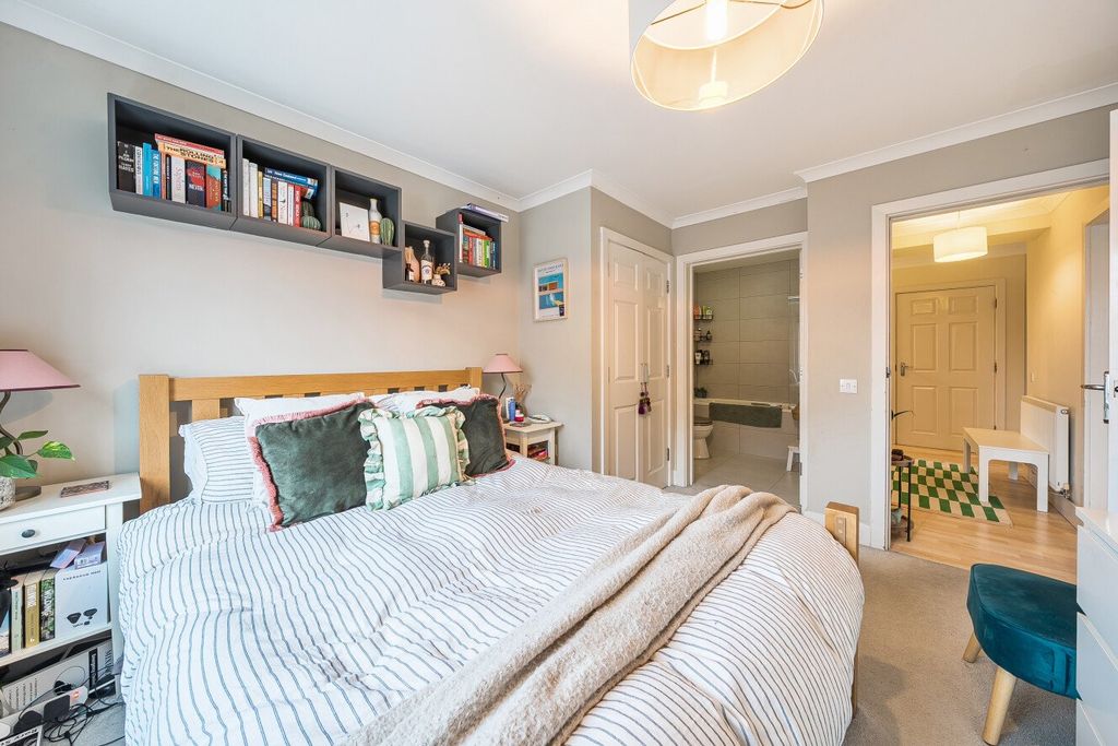 Property photo 2 of 18 Picture No. 15