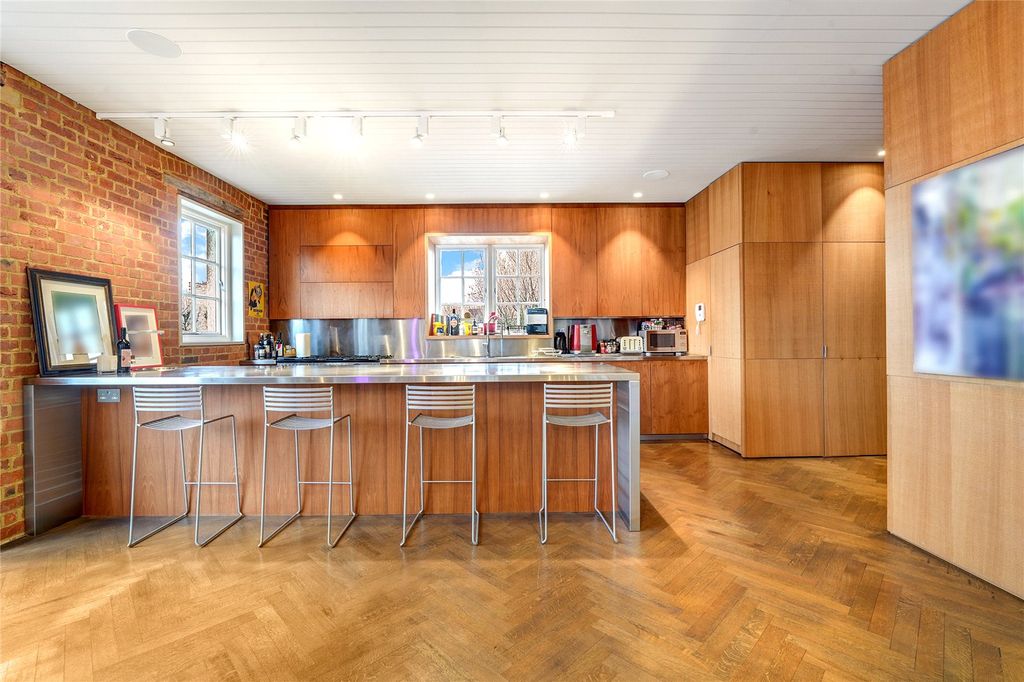 Property photo 3 of 17 Kitchen