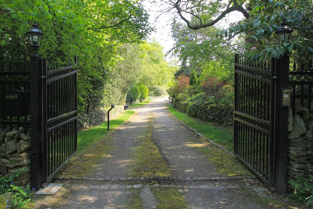 Property photo 2 of 35 Gated Entrance