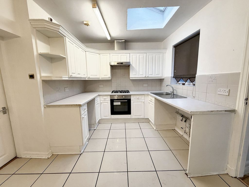 Property photo 3 of 14 Kitchen