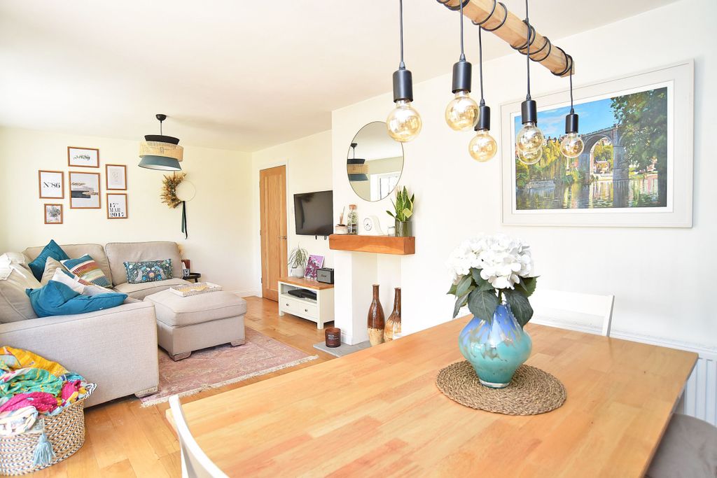 Property photo 3 of 19