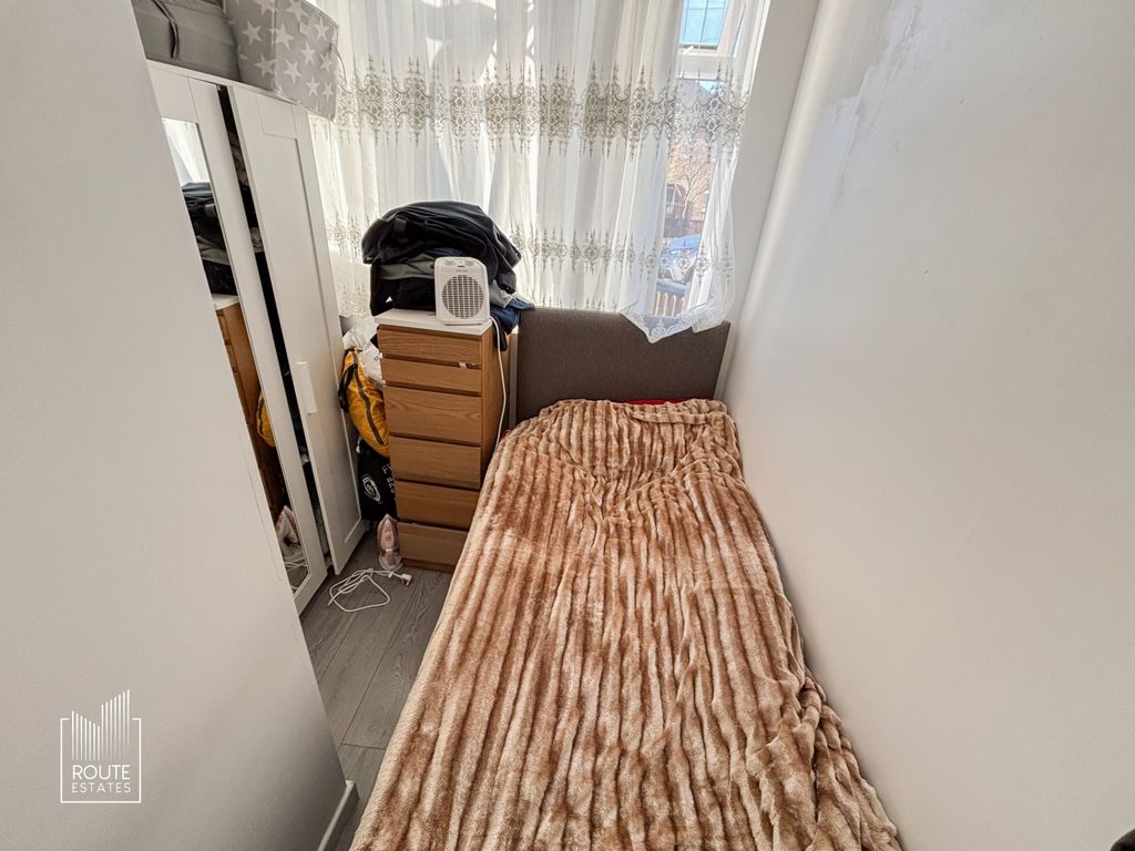 Property photo 3 of 9 Photo 6