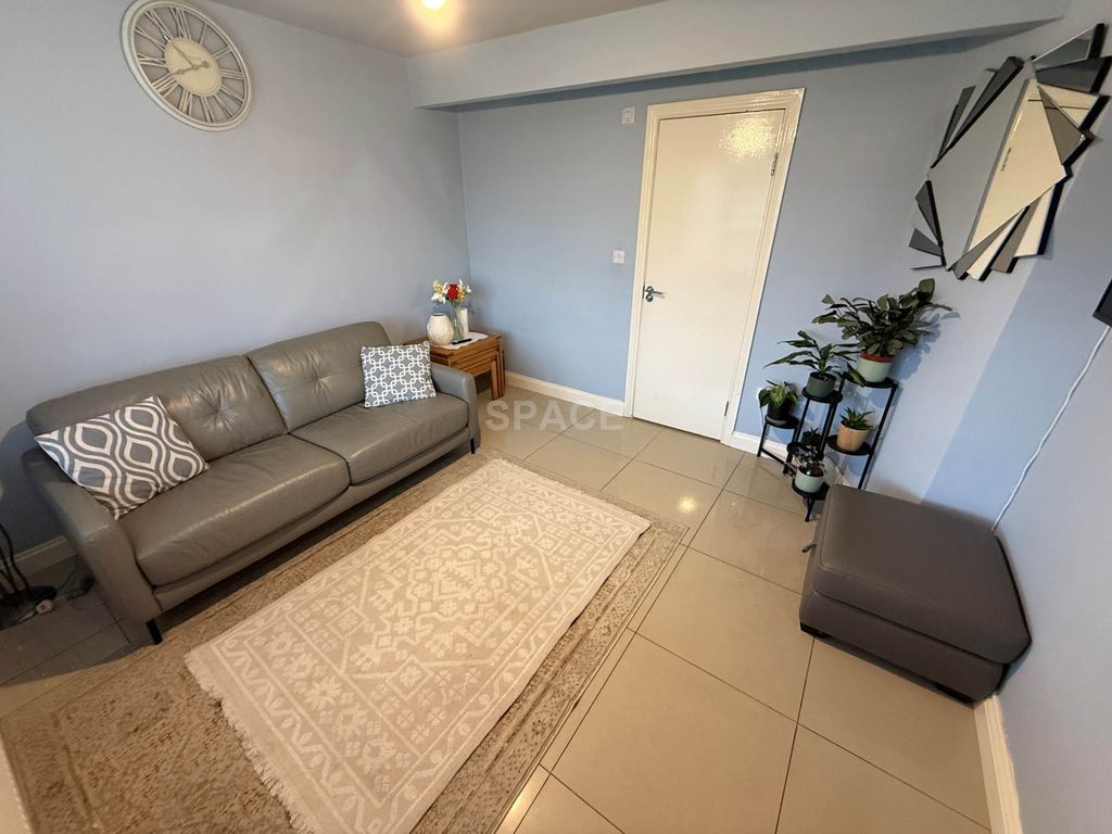 Property photo 1 of 4