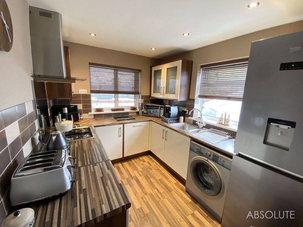Property photo 2 of 17 Kitchen