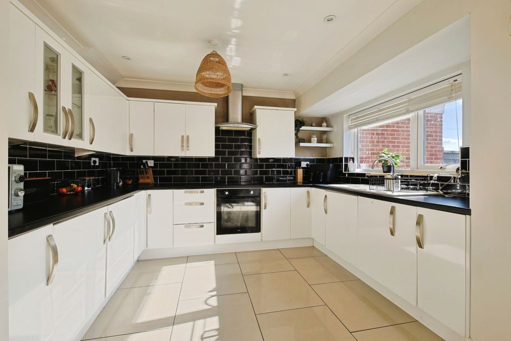 Property photo 3 of 11 4499797