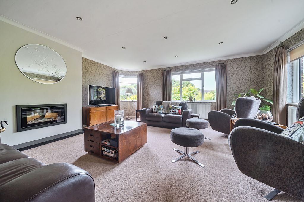 Property photo 2 of 15 Sitting Room