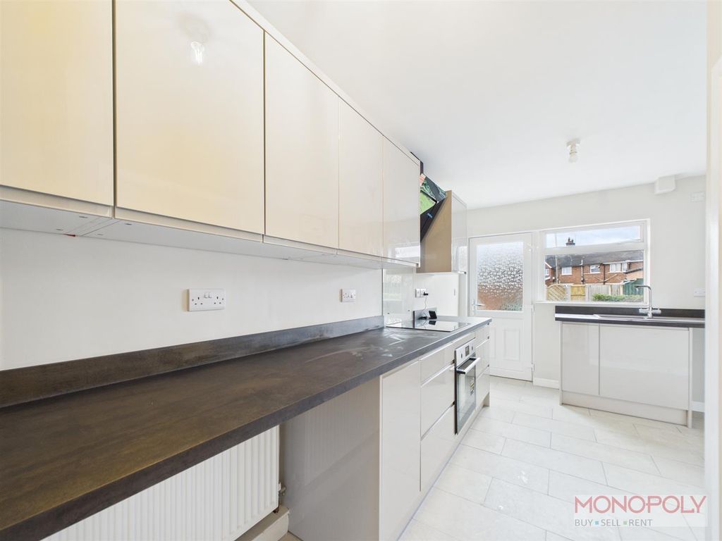 Property photo 3 of 11 Kitchen/ Dining Room