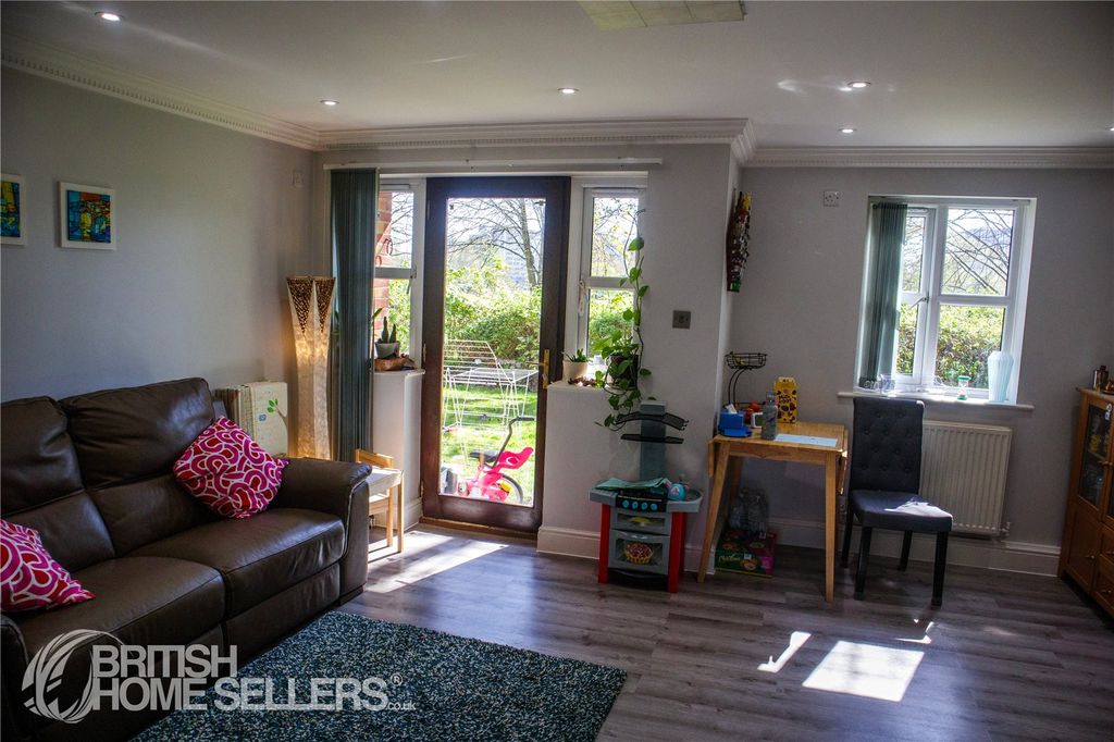 Property photo 2 of 13 Picture No. 05