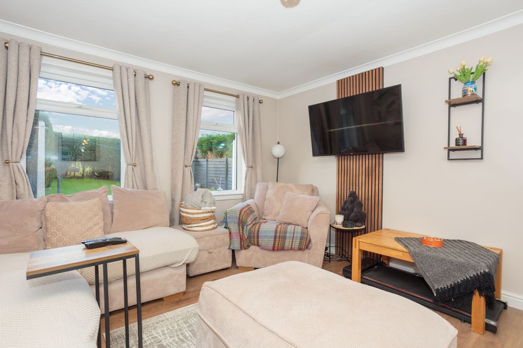 Property photo 3 of 23 Lounge/Diner