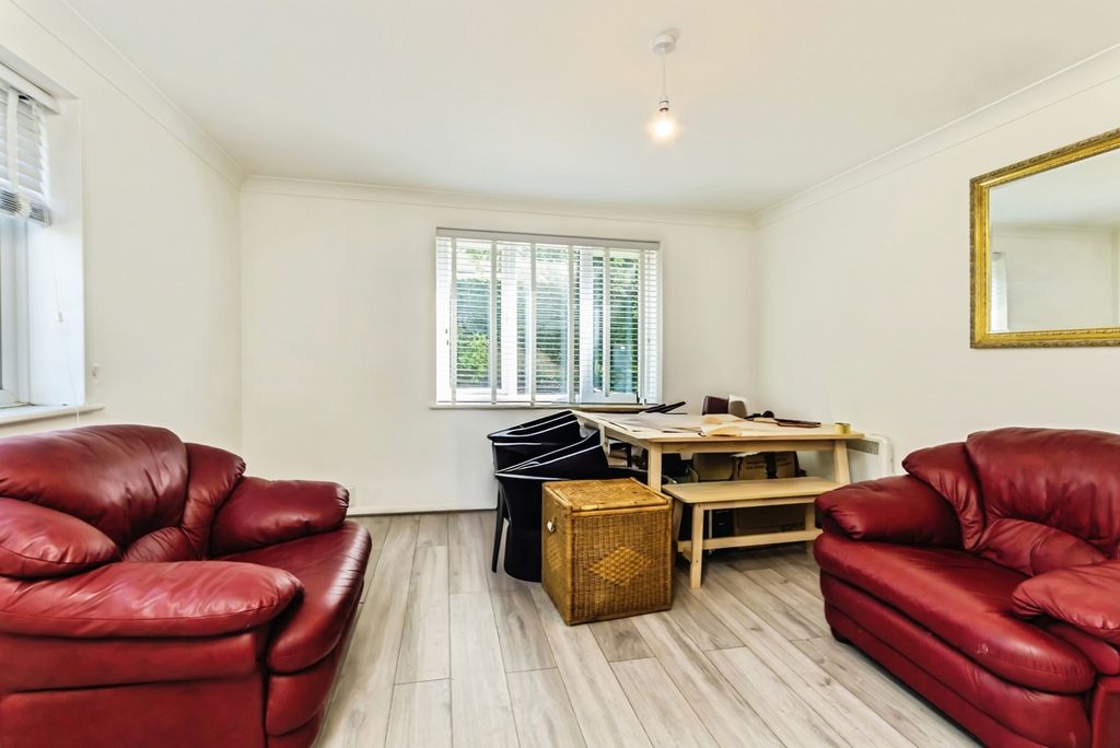 Property photo 2 of 10 Lounge