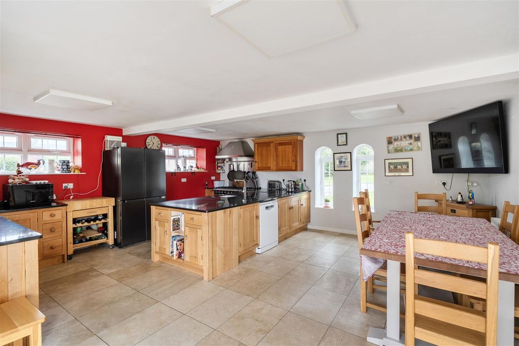Property photo 2 of 25 1458859-29-6A0F47Dae142c.Jpg