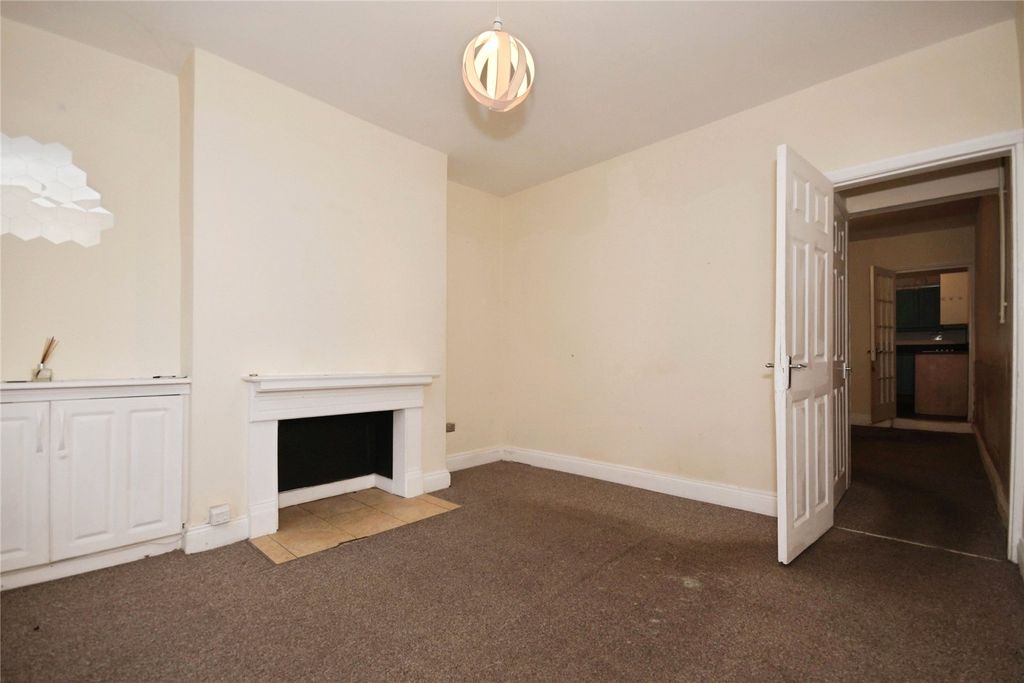 Property photo 2 of 15 Lounge