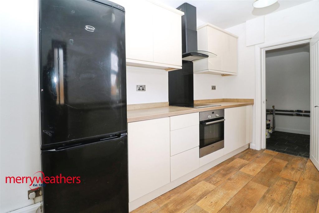 Property photo 3 of 13 Kitchen