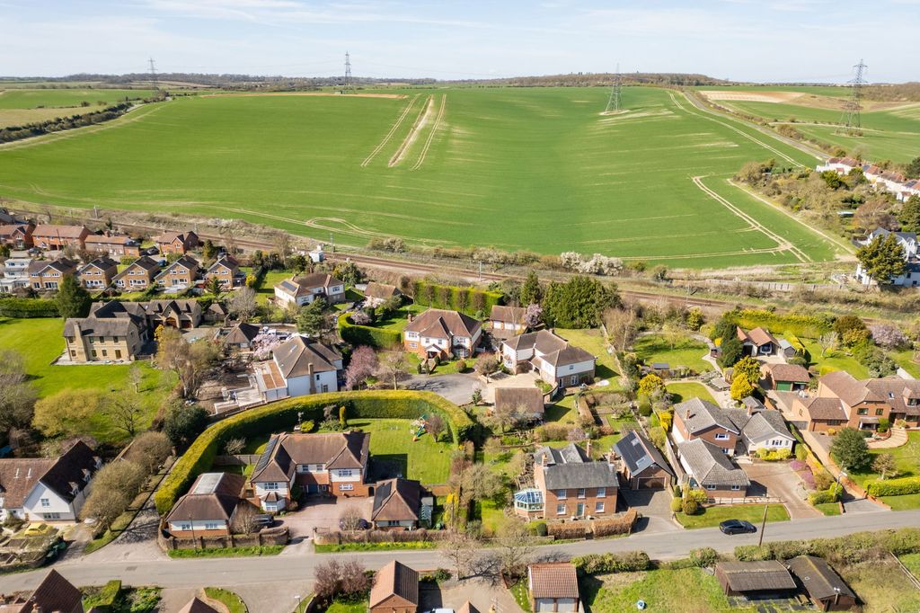 Property photo 2 of 32