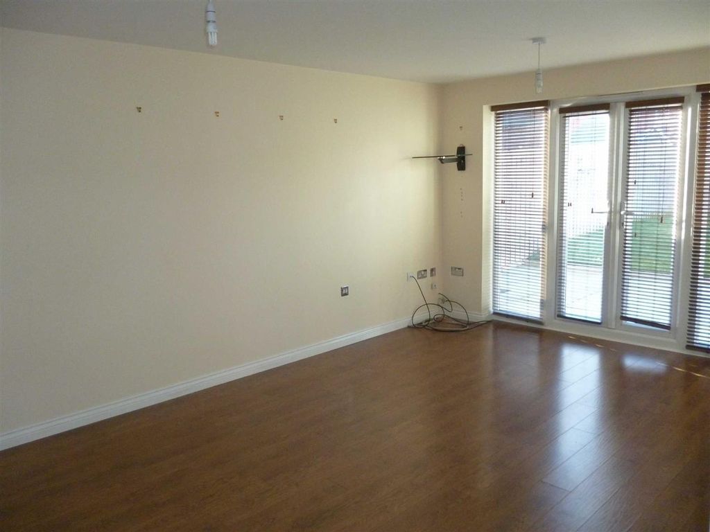 Property photo 3 of 5 0Vhneclnxzcesokg3T15x41Ukia.Jpg
