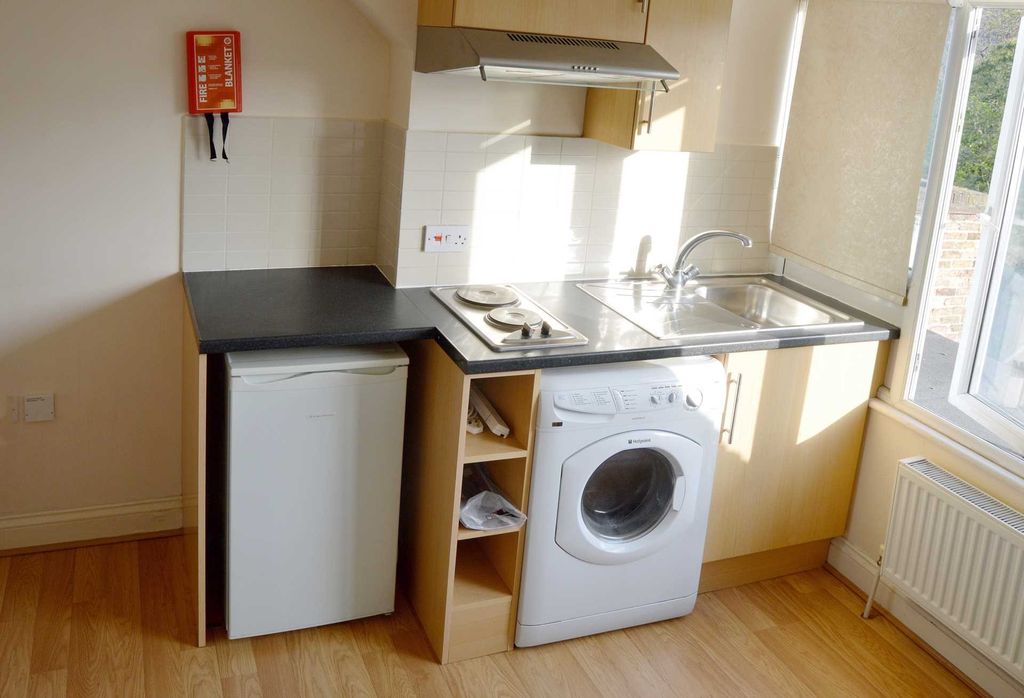 Property photo 2 of 5 Bedroom