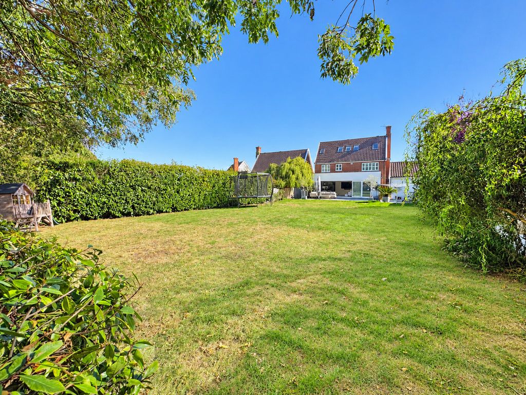Property photo 2 of 37