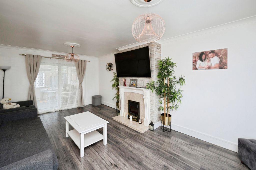Property photo 2 of 18 Pbox-Img.Jpg