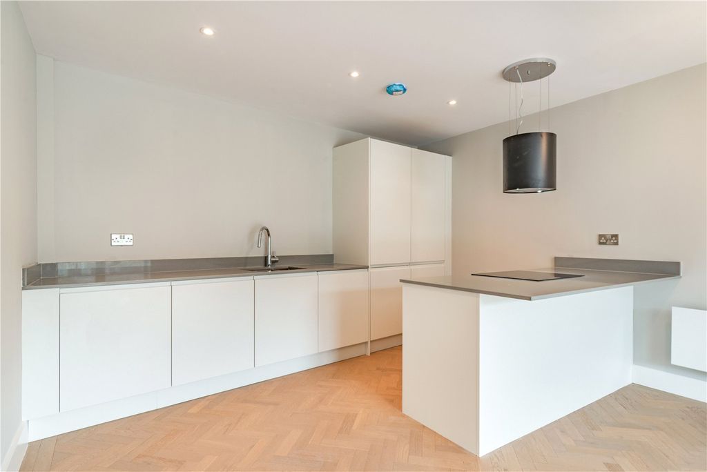 Property photo 3 of 7 Kitchen/Living