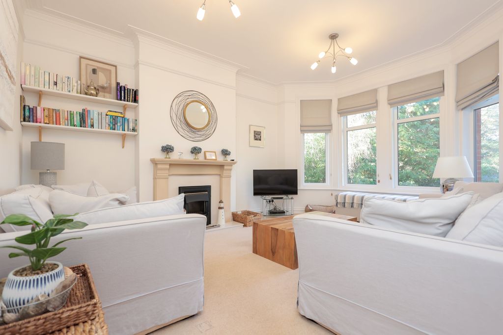 Property photo 2 of 11 Living Room