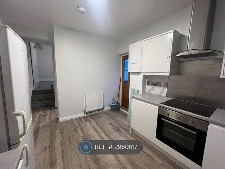 Property photo 3 of 16 New Fitted Kitchen