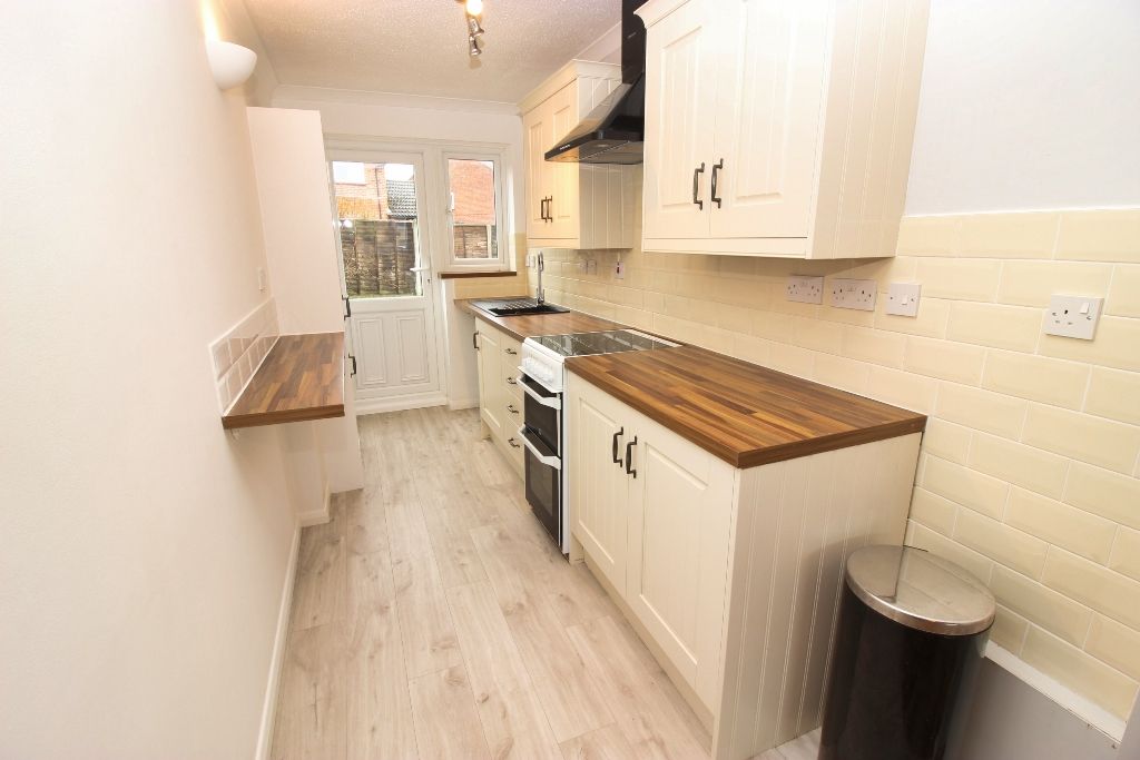 Property photo 3 of 11 Kitchen