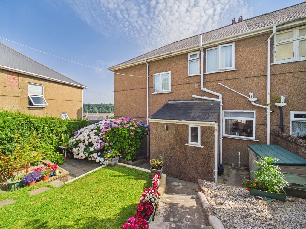 Property photo 2 of 32