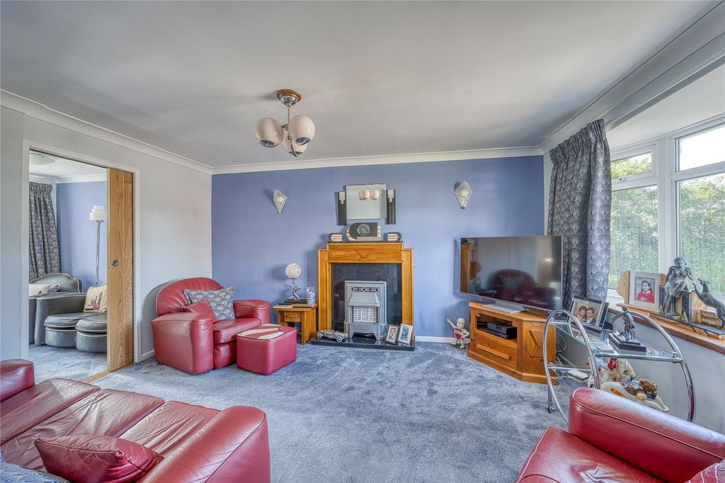 Property photo 2 of 17 Picture No. 12
