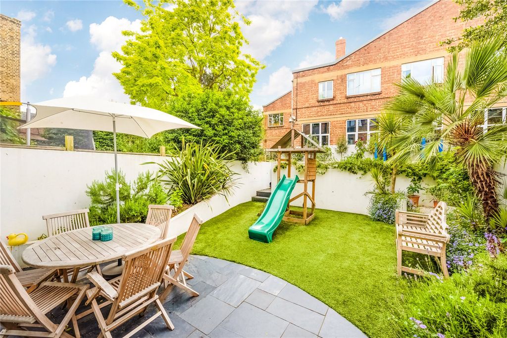 Property photo 3 of 14 Garden