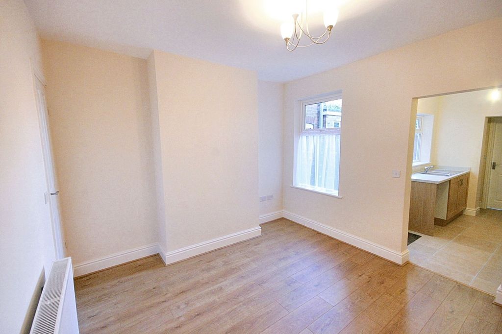 Property photo 3 of 10 Dining Room