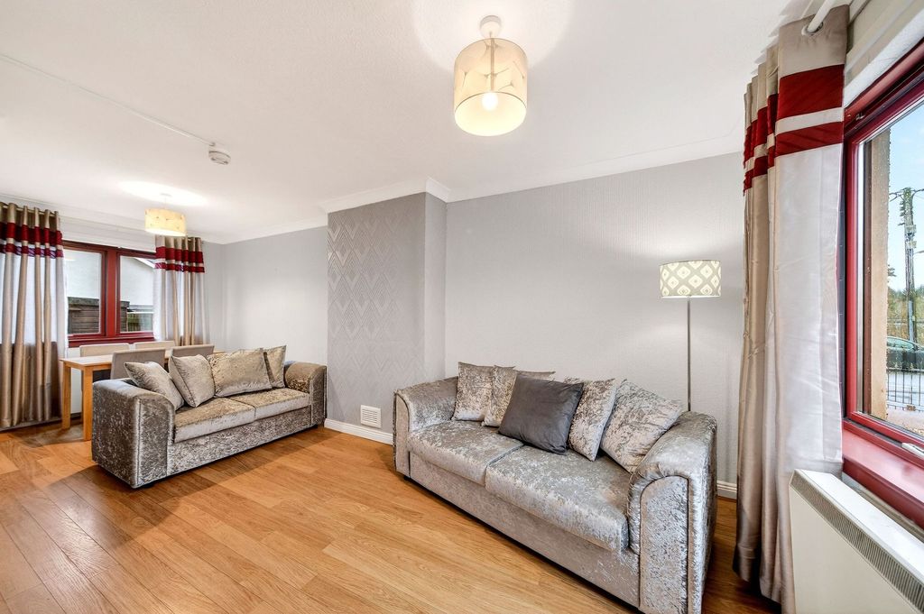 Property photo 3 of 20 Lounge