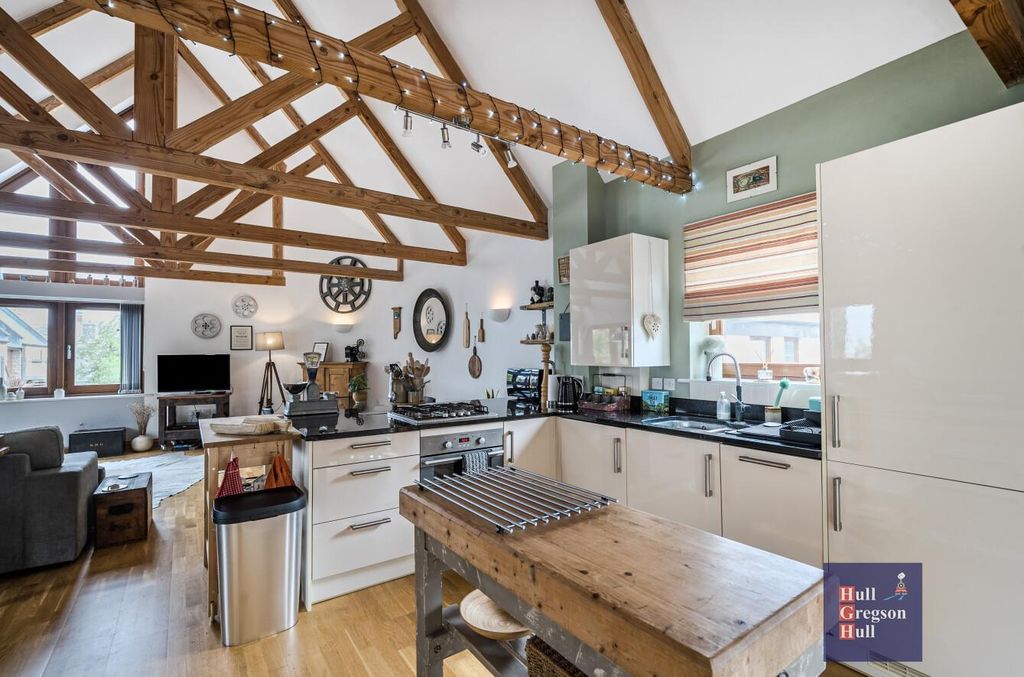 Property photo 3 of 23 7Cde436F-8A97-40c1-Aa8c-75789Ea5536B.Jpg