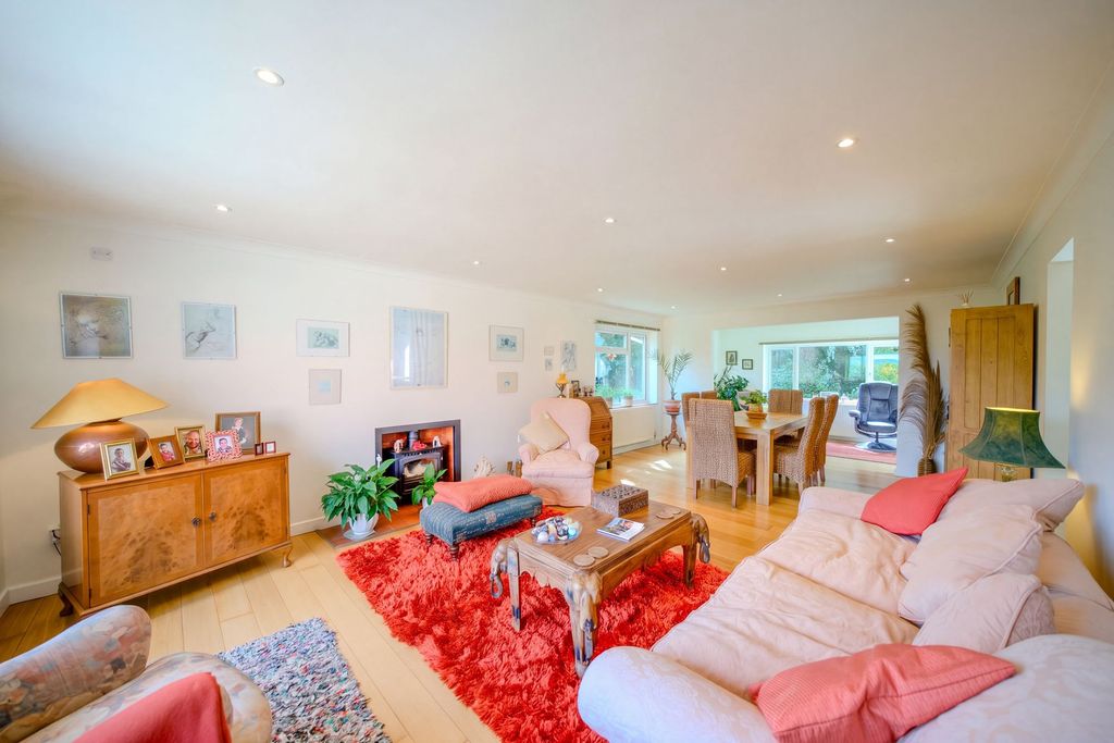 Property photo 2 of 30