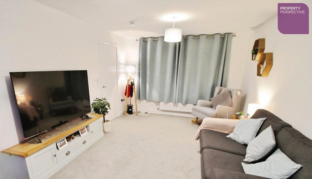 Property photo 2 of 14 Lounge