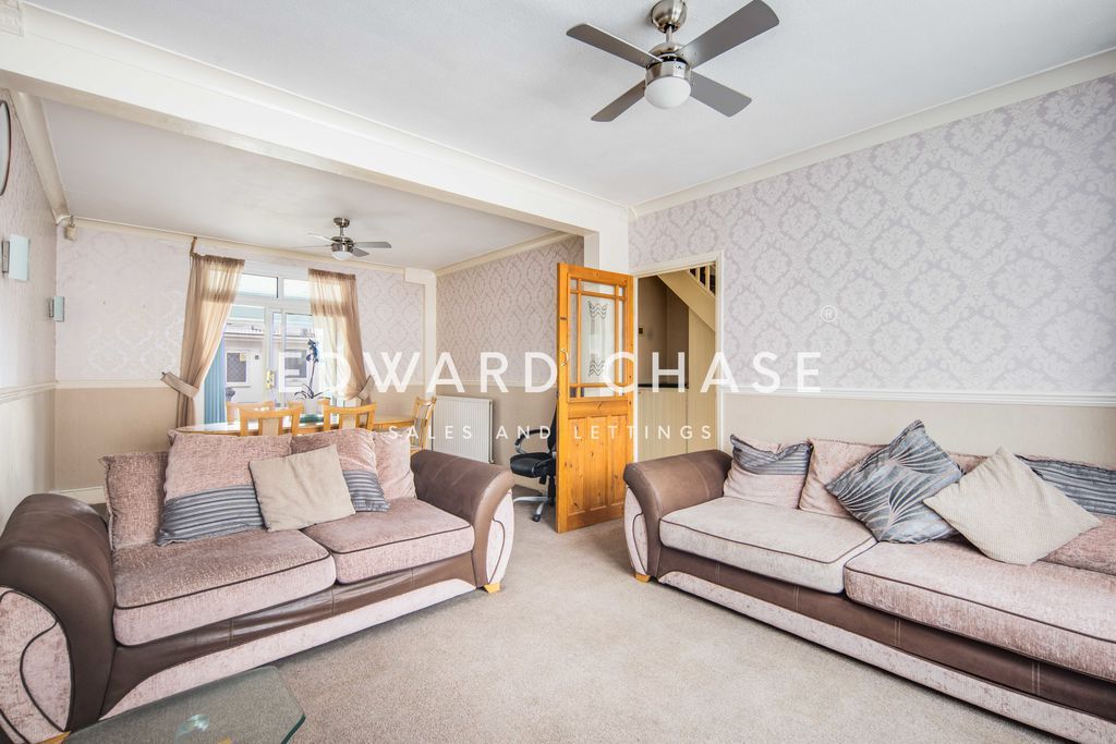 Property photo 3 of 18 Photo 2