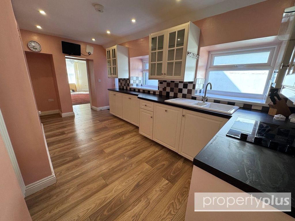 Property photo 3 of 12 Picture No. 11