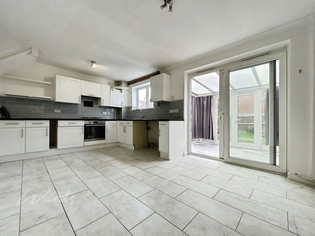 Property photo 2 of 14 Kitchen
