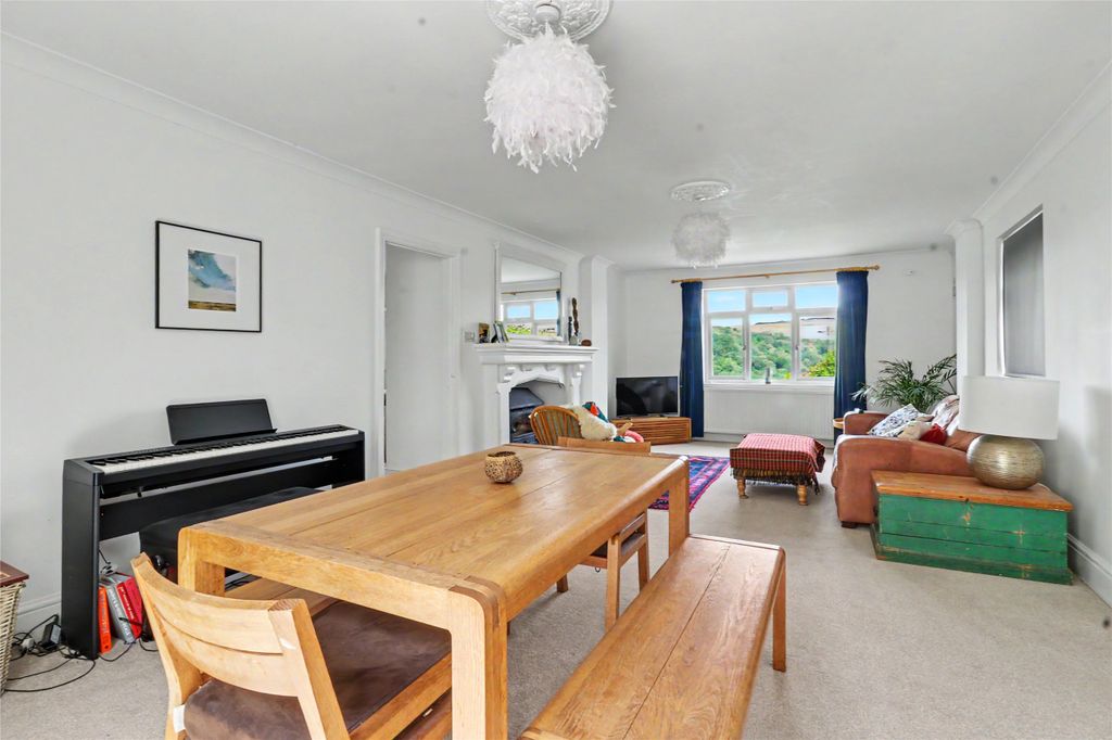 Property photo 2 of 21 Picture No. 32