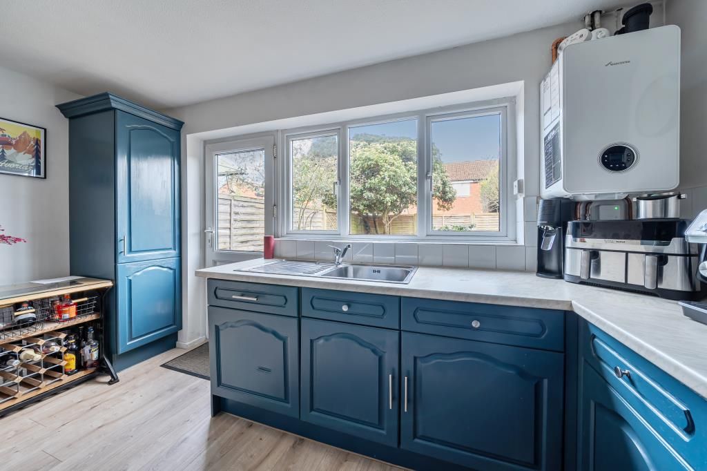 Property photo 3 of 16 Kitchen