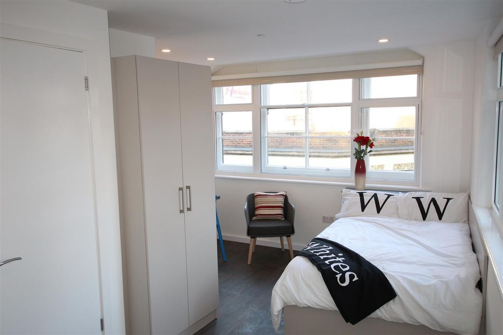 Property photo 1 of 7 Fish Street Bedroom 1.Jpg