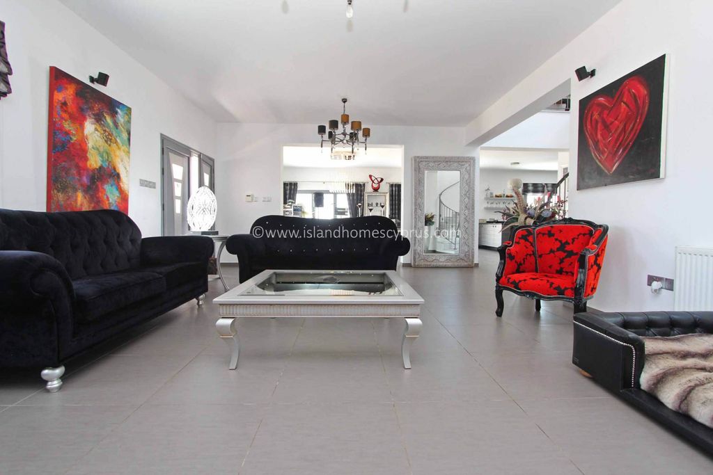 Property photo 2 of 35