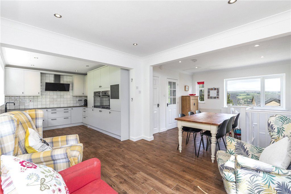 Property photo 3 of 15 Living Kitchen