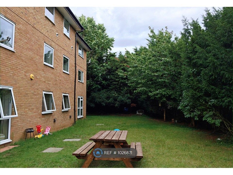 Property photo 3 of 9 Communal Garden
