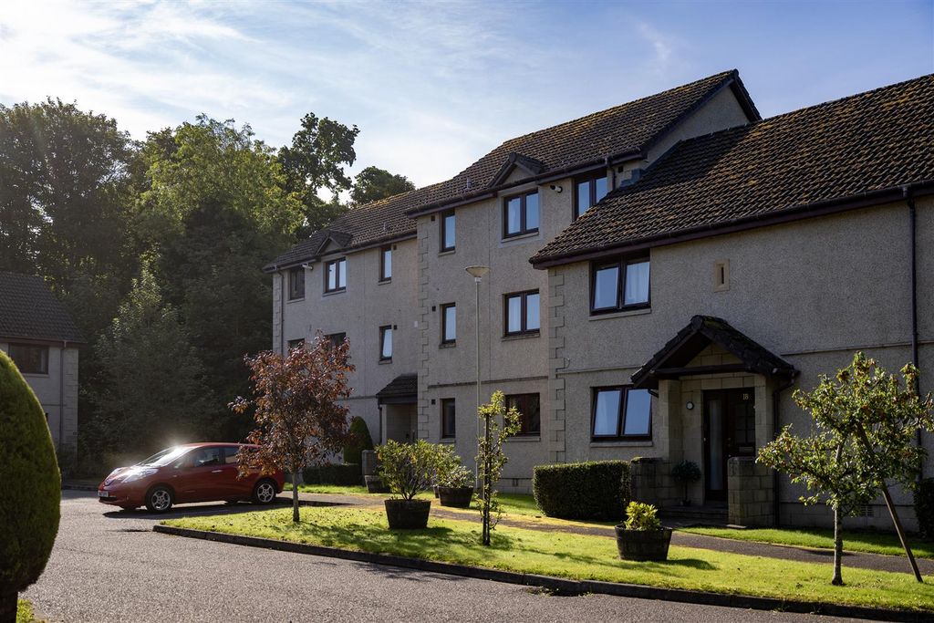 Property photo 1 of 11 Holm Burn Place 0020.Jpg